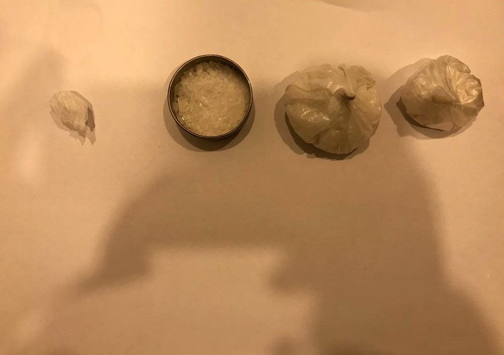 Uyuşturucu satarken suçüstü yakalandılar 