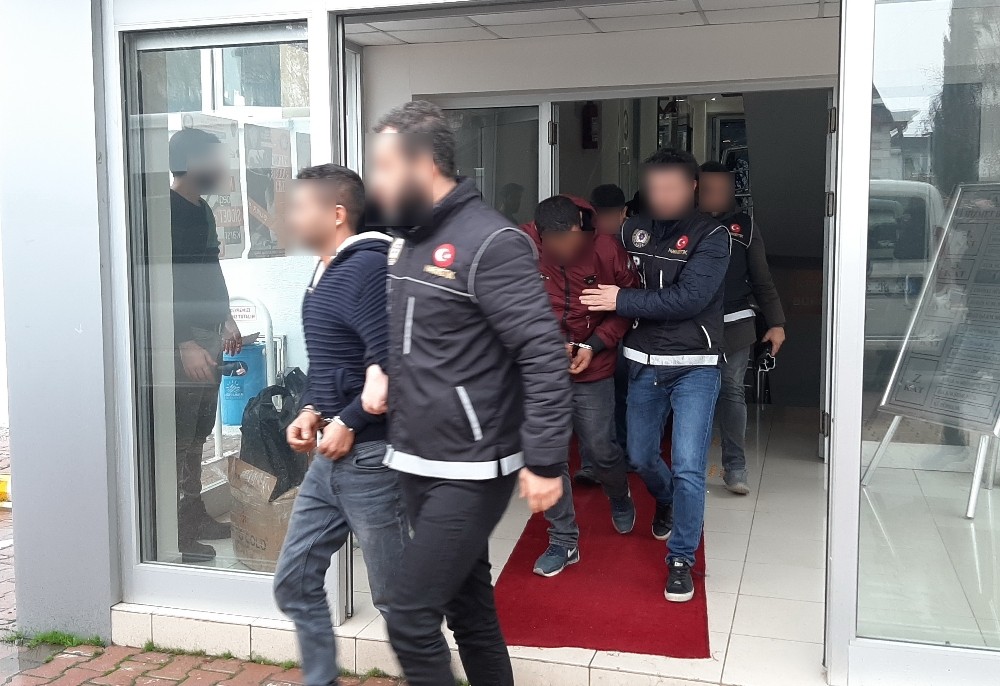 Uyuşturucu satıcıları adliyeye sevk edildi 