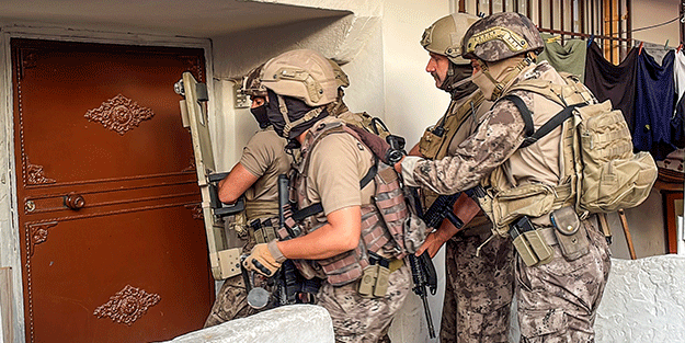 Uyuşturucu satıcılarına şafak baskını yapıldı