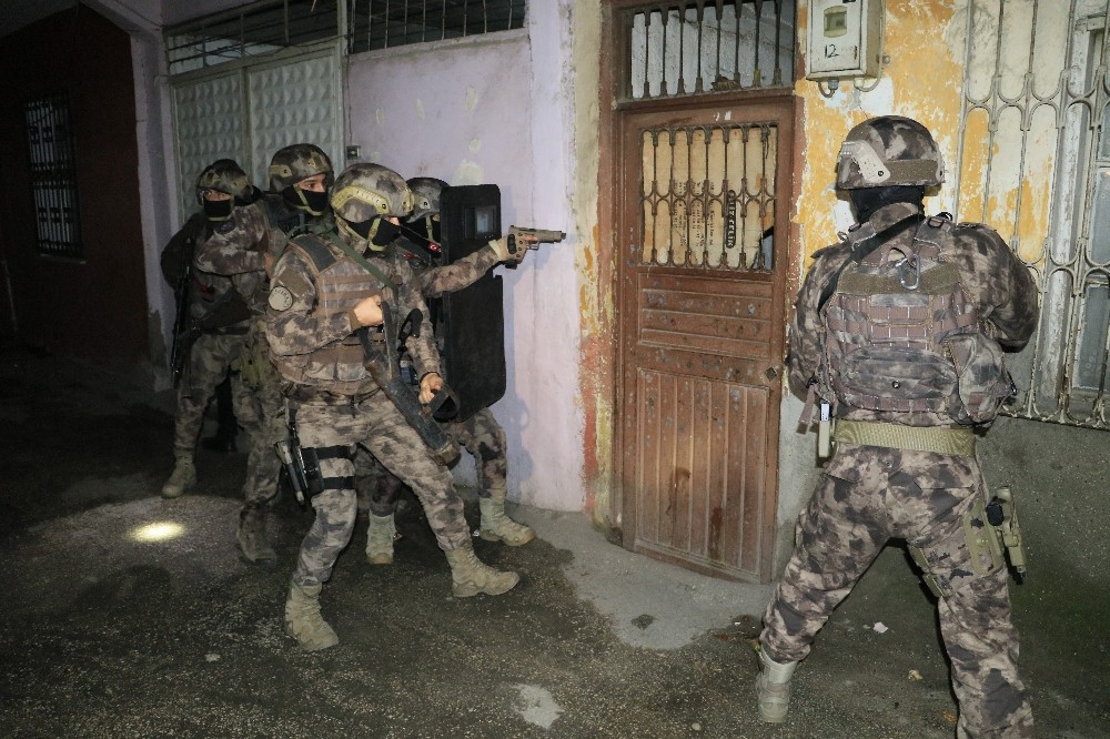 Uyuşturucu satıcılarına şafak vakti baskın 
