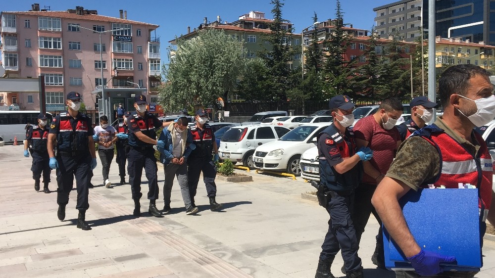 Uyuşturucu satıcısı 4 kişi gözaltına alındı 