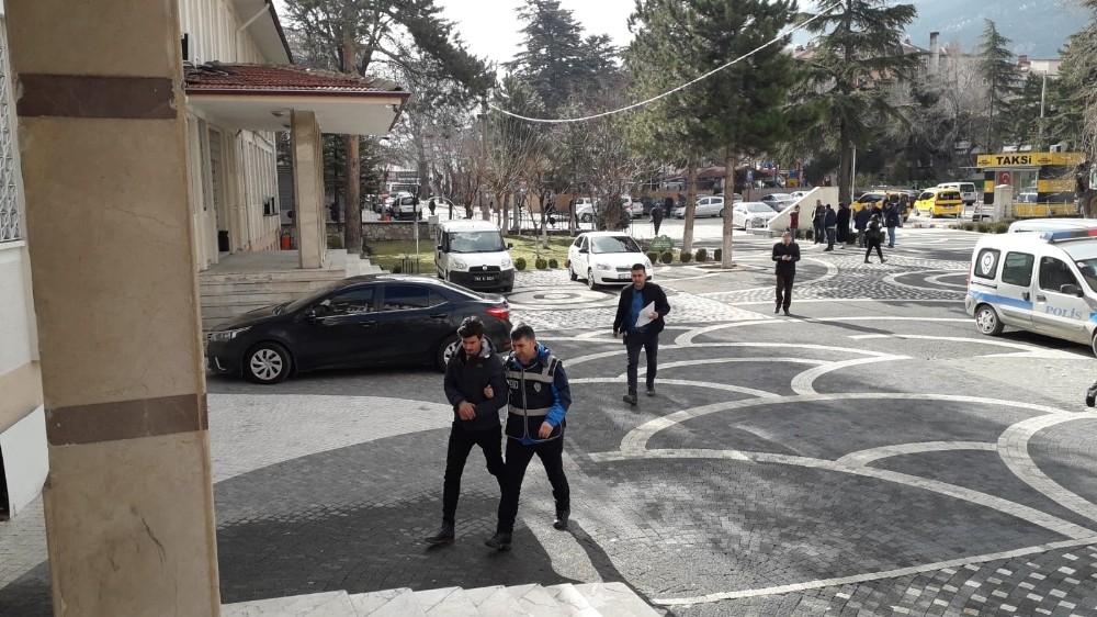 Uyuşturucu satıcısı otogarda yakalandı 
