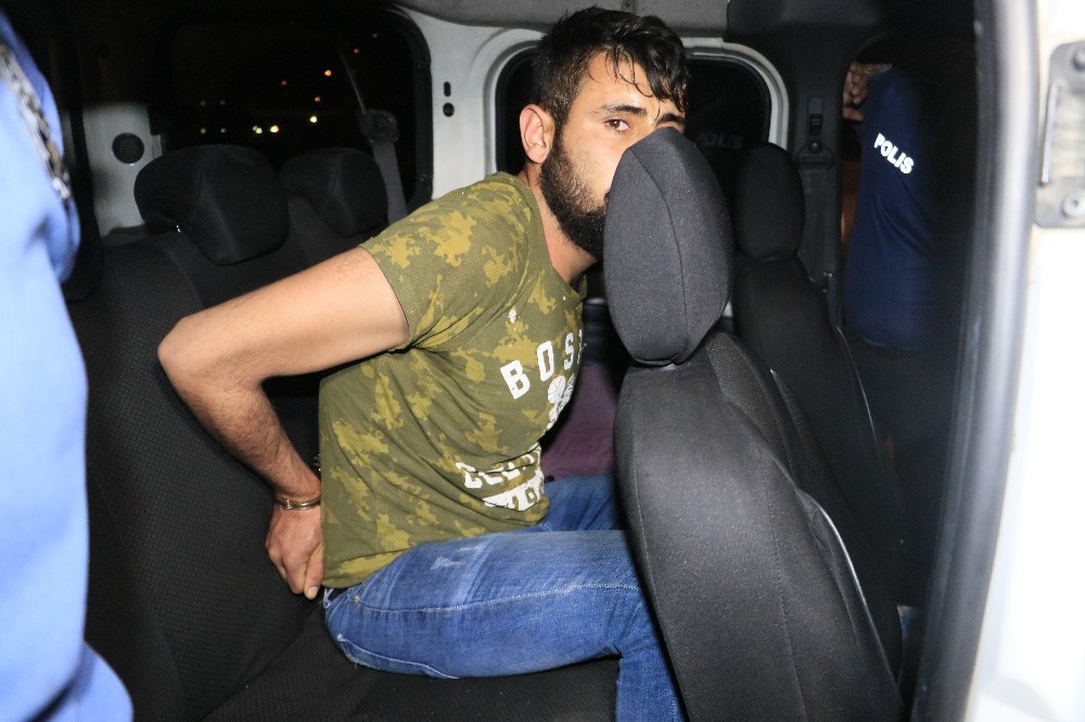 Uyuşturucu satıcısı polisten kaçmak isterken kaza yapıp yakalandı 