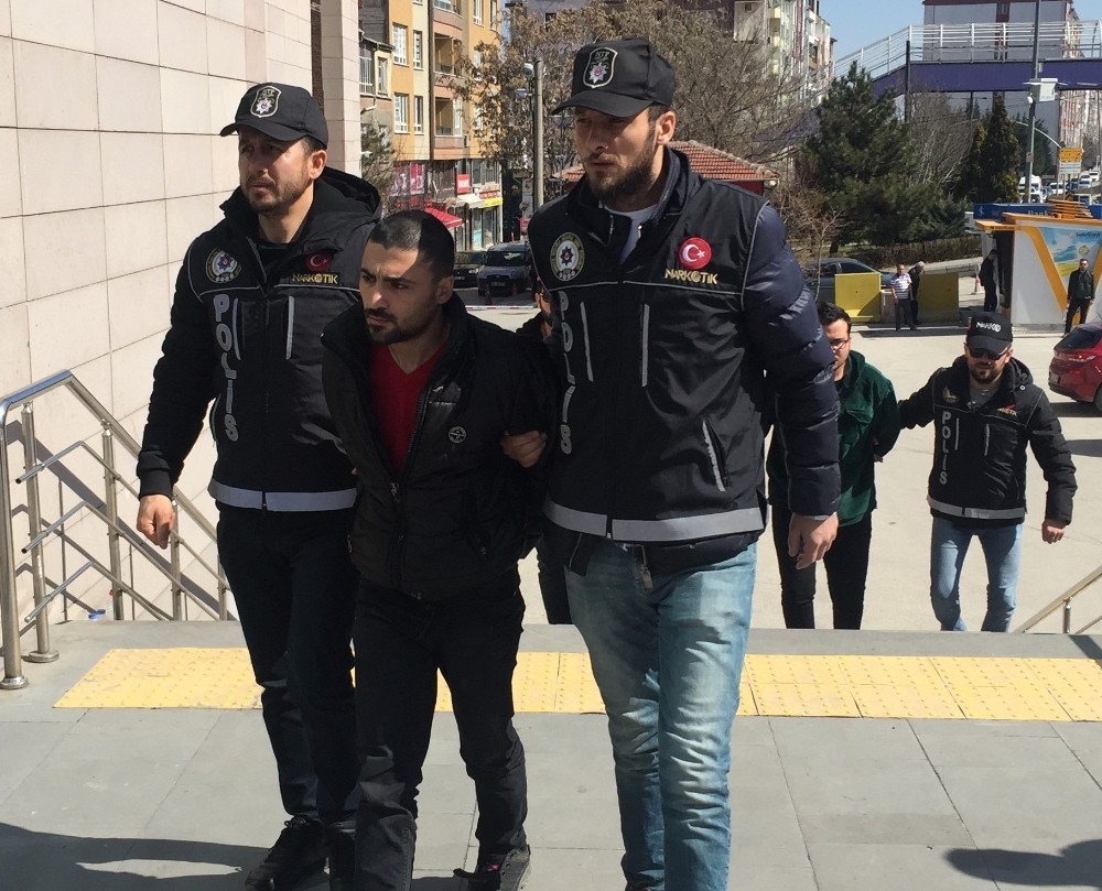 Uyuşturucu şüphelileri adliyede 