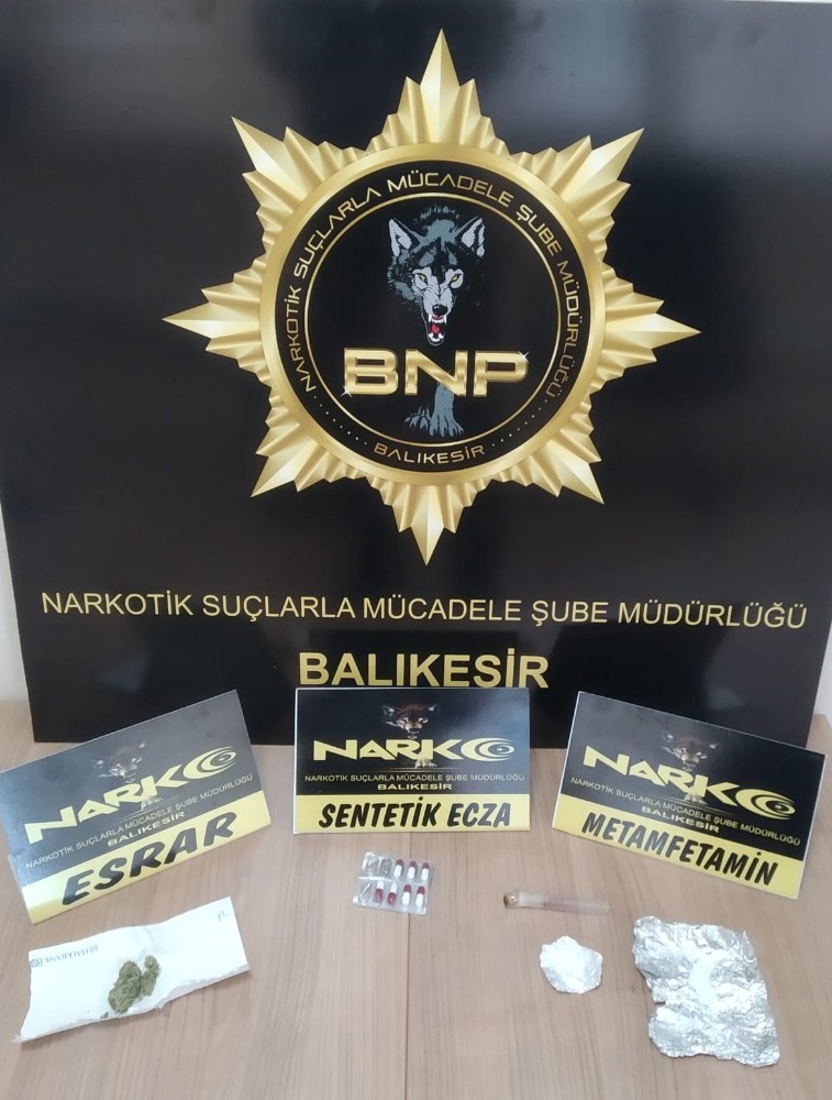 Uyuşturucu tacirleri kıskıvrak yakalandı 