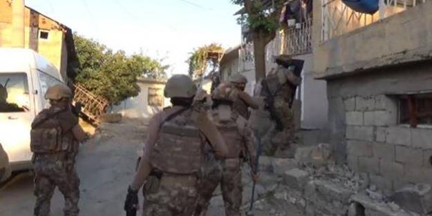 Uyuşturucu tacirleri kıskıvrak yakalandı! 18 gözaltı