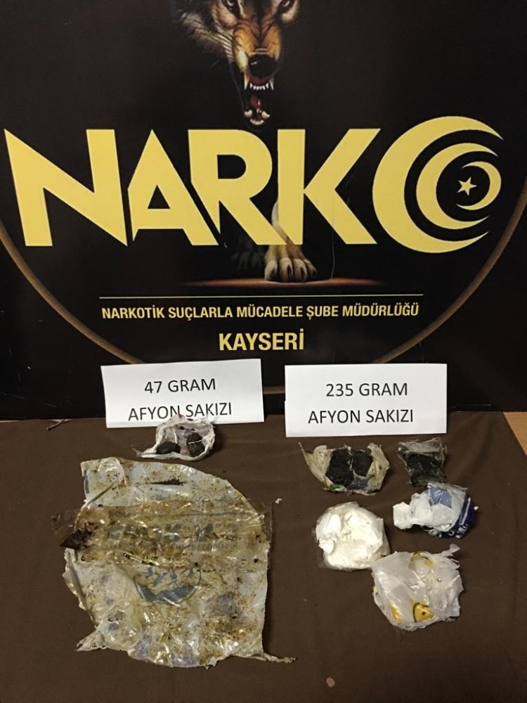Uyuşturucu tacirleri suçüstü yakalandı 