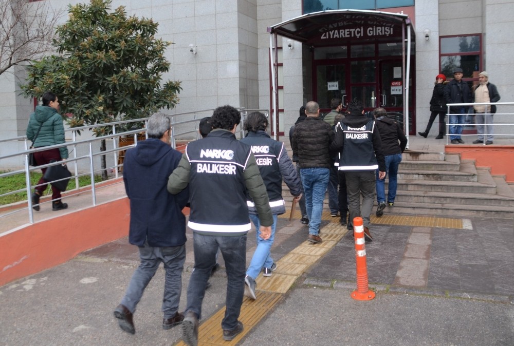 Uyuşturucu tacirleri tutuklandı 