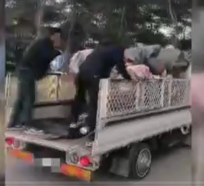 Uyuşturucu tacirlerine hurdacı kılığında baskın! Neye uğradıklarını şaşırdılar