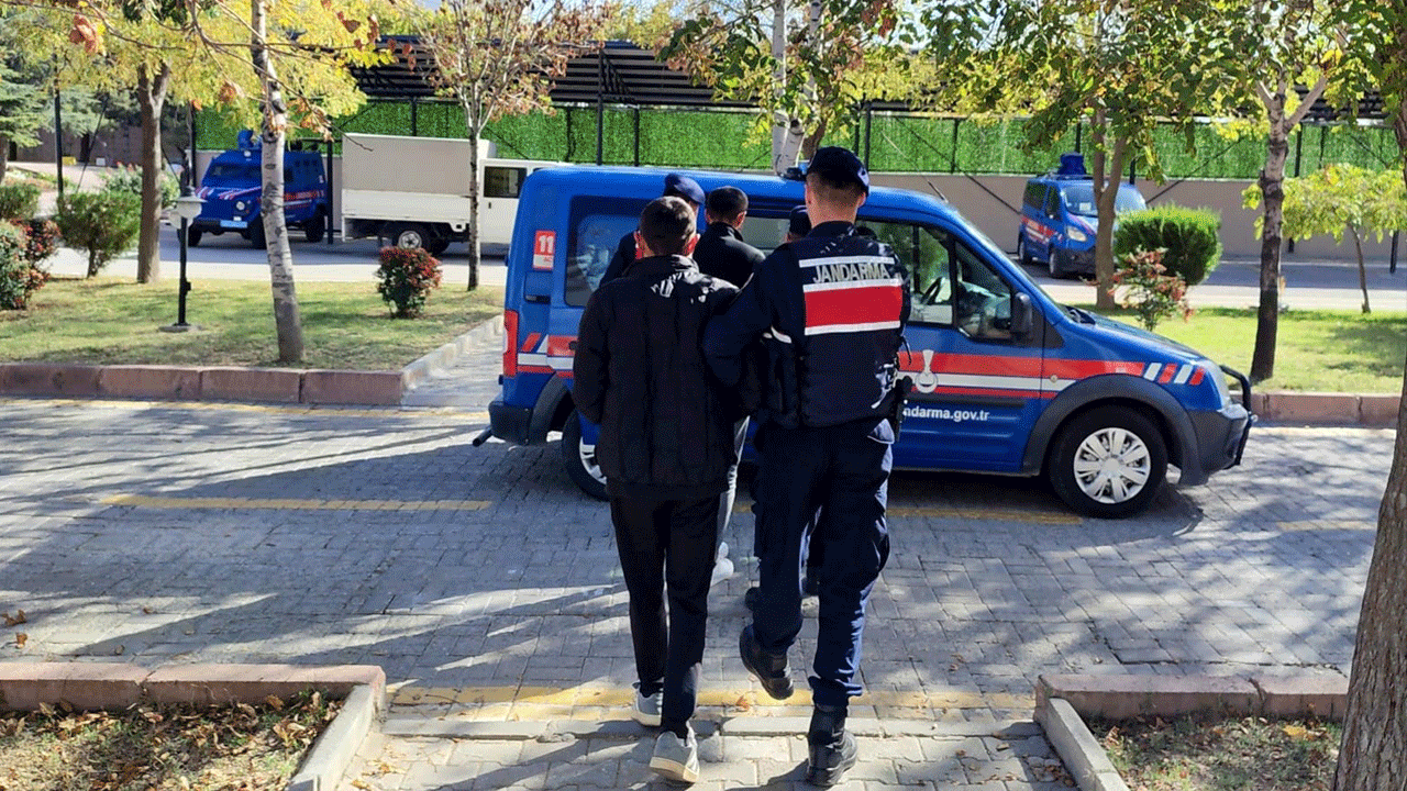 Uyuşturucu tacirlerine jandarmadan nefes kesen operasyon! Uyuşturucu imal eden 3 kişi tutuklandı