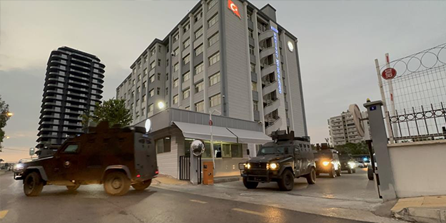 Uyuşturucu tacirlerine şafak baskını