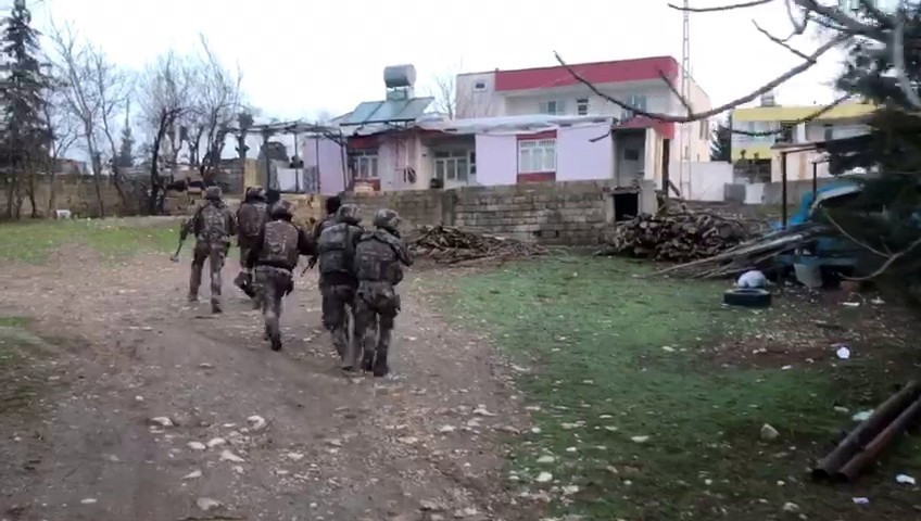 Uyuşturucu tacirlerine şafak operasyonu 