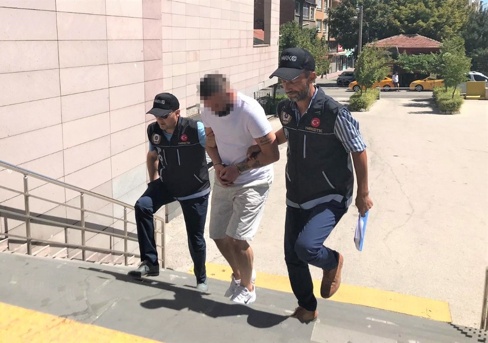 Uyuşturucu ticareti yaptığı iddia edilen şahıs adliyede 