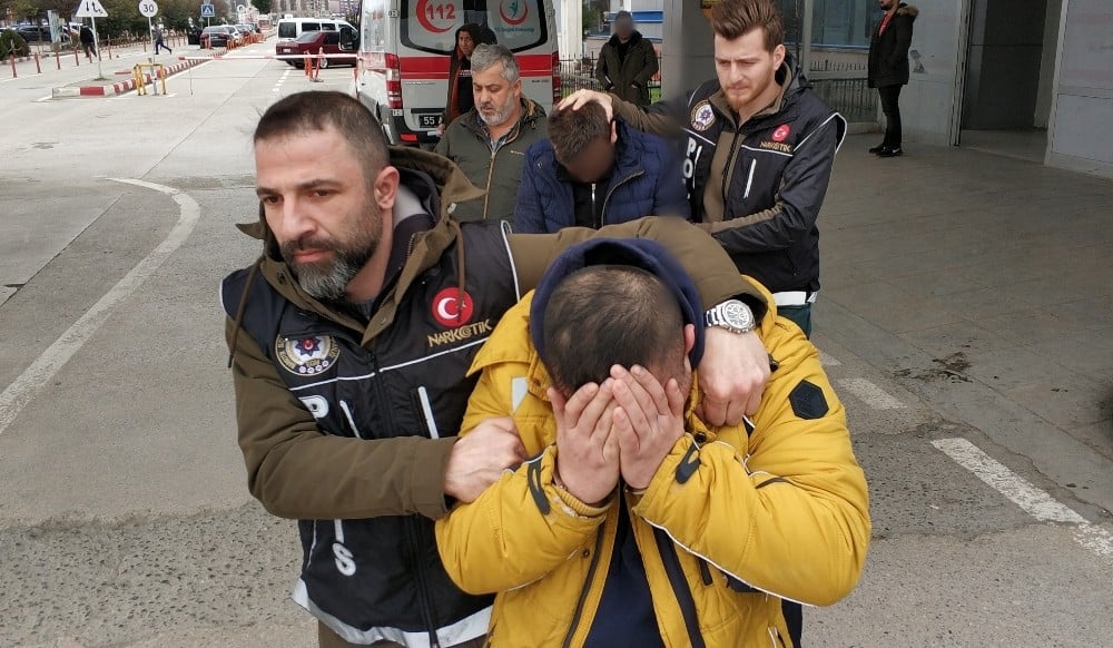 Uyuşturucu ticaretine 2 gözaltı 