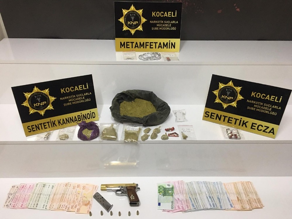 Uyuşturucu ve uyuşturucudan kazandığı paralarla yakalandı 