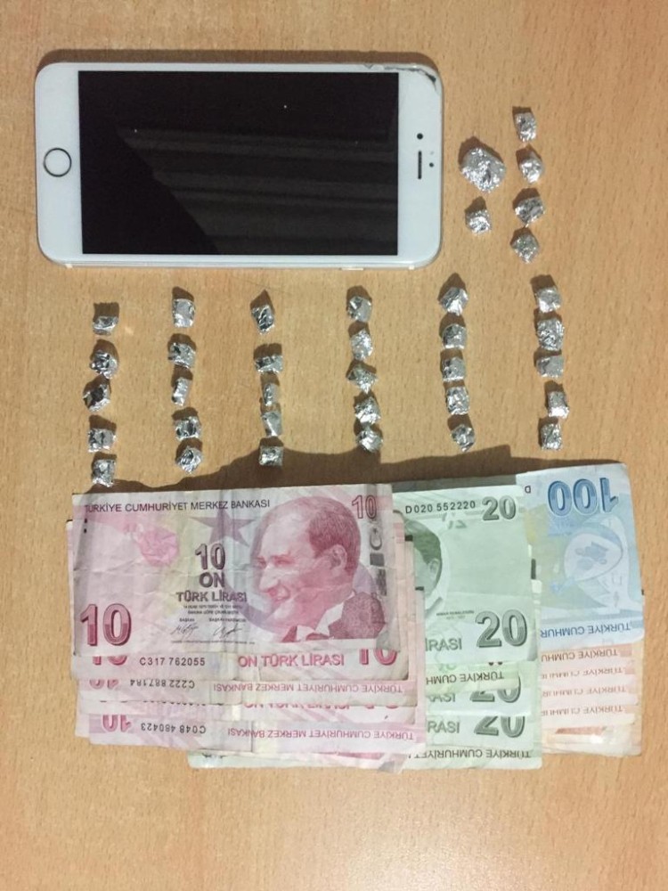 Uyuşturucu zanlıları kovalamaca sonucu yakalandı 