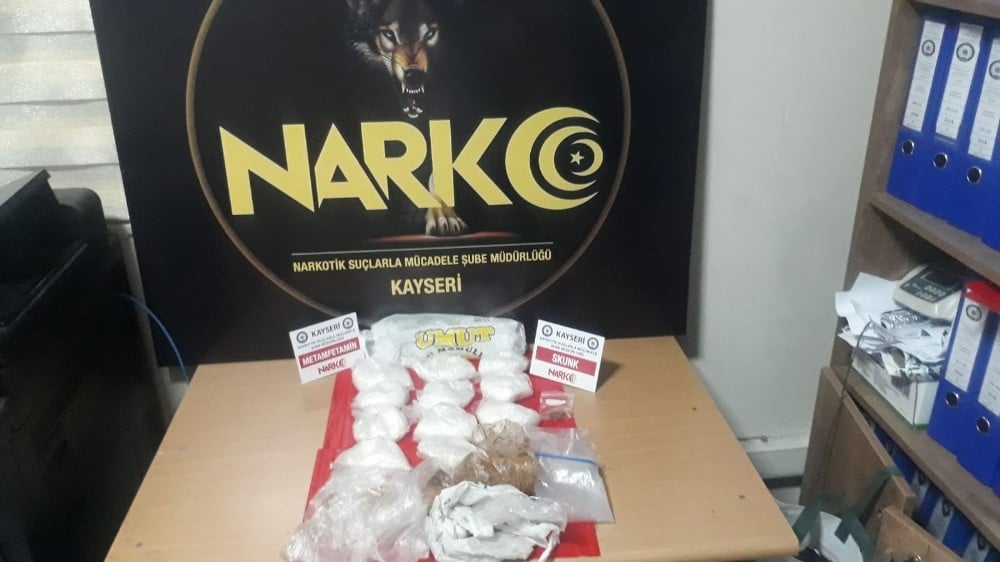 Uyuşturucuyu aracın motoruna zulaladılar 