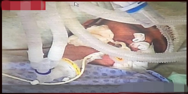 Uyuyan eşinin başına satırla vurarak öldürdü