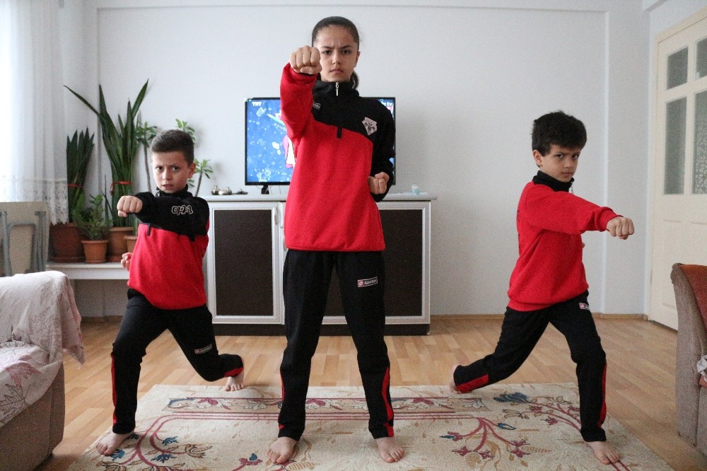 Uzaktan karate eğitimlerine başladılar 
