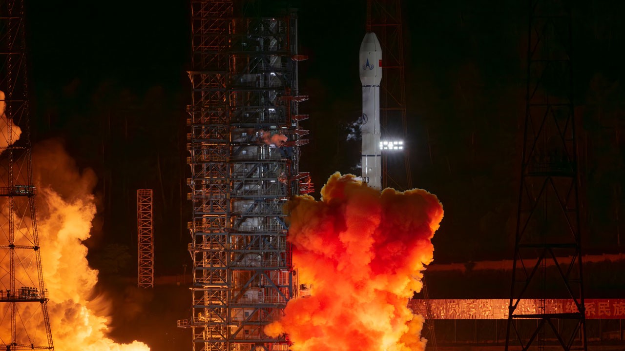 Uzay aracı fırlatıldı! Asteroitlerden örnek toplayacak