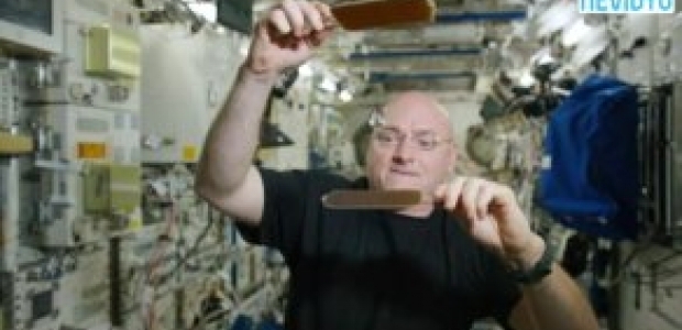 Uzayda su damlasıyla pinpon