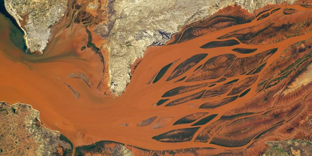 Uzaydan çekilen görüntü büyük merak uyandırdı: Altında yatan gerçek açıklandı