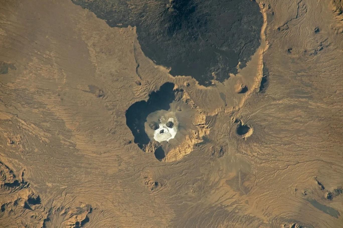 Uzaydan Dünya'ya bakan astronotlar orada 