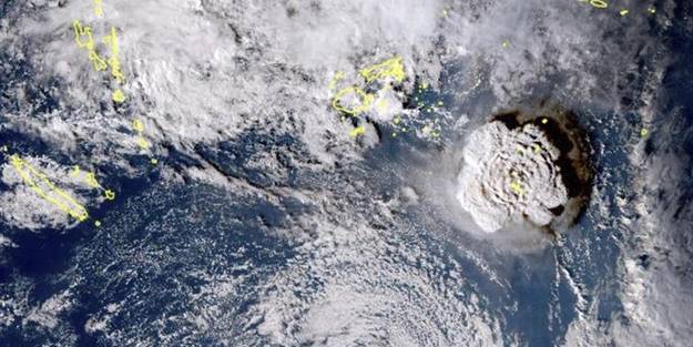 Uzaydan görünen patlama! Ada ikiye bölündü