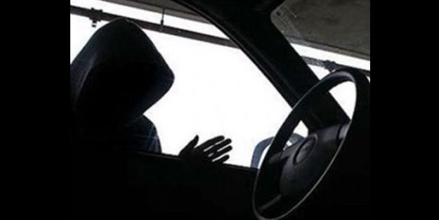 Üzerinde anahtarını bulduğu resmi aracı çaldı