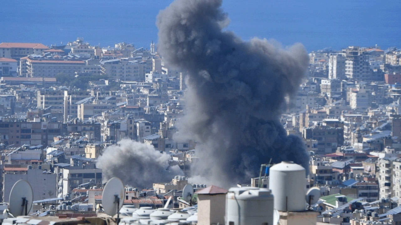 Siyonistlerden havadan bildiri yağmuru! Üzerinde bakın ne yazıyor!