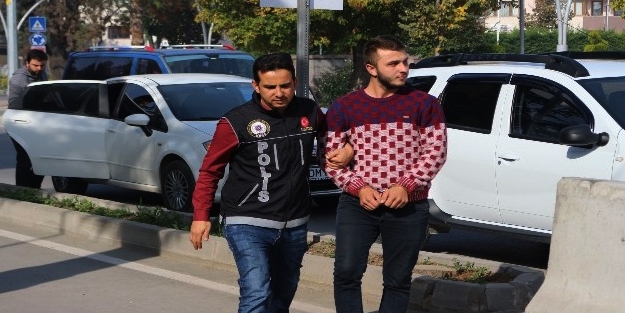 Üzerindeki uyuşturucu ile birlikte yakalandı