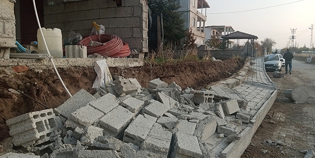 Üzerine duvar devrilen işçi hayatını kaybetti