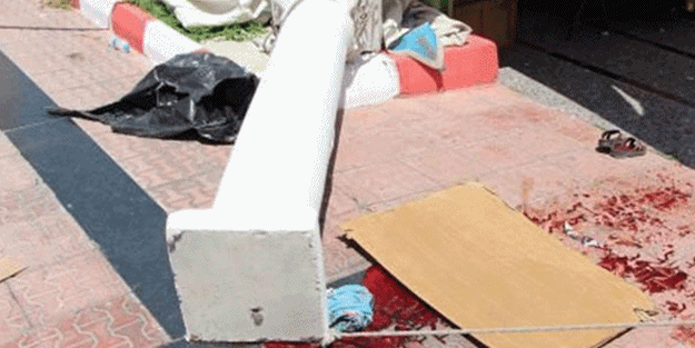 Üzerine sütun devrilen kadın öldü