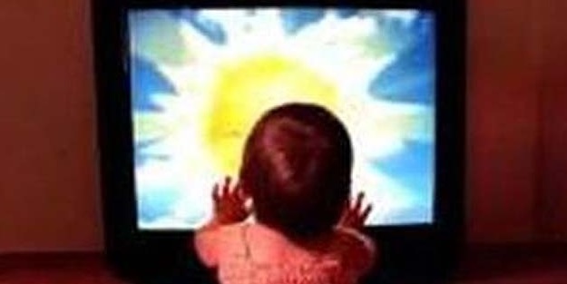 Üzerine televizyon devrilen çocuk öldü