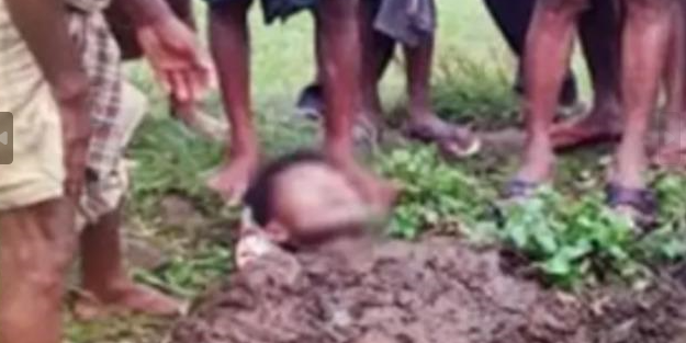 Üzerine yıldırım düşen adama bakın ne yaptılar! Yıldırım öldürmedi ama yaptıkları öldürdü