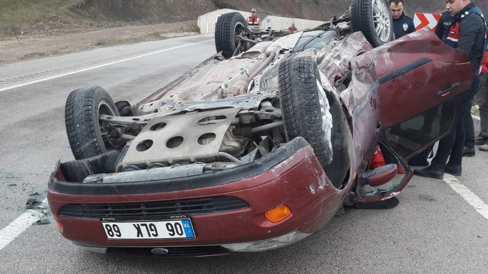 Uzman çavuş izin dönüşü kaza yaptı: 4 yaralı 