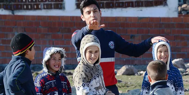 Uzman isim deprem için böyle uyardı! Deprem felaketlerini değerlendirdi! Travma yaşayanlara nasıl davranılmalı?