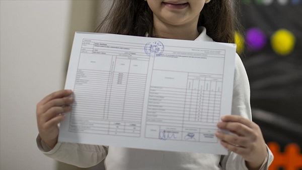 Uzman isimden ailelere öneri! Çocukların karnesi kötü gelirse ne yapılır?