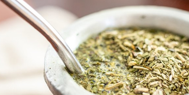 Uzman isimden kolesterolü dibe çeken çay! Çay sezonu açıldı: Yüzde yüz faydası var, stoklayın! Temizleniyor