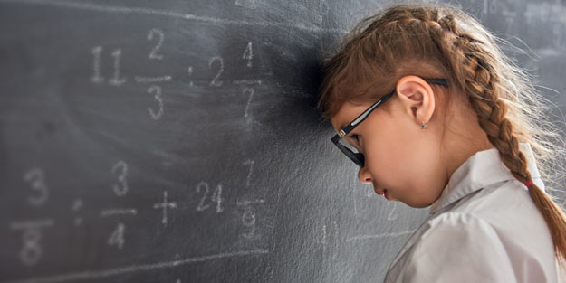 Uzman psikologdan uyarı: Çocuğun karnedeki notu düşükse aşırı tepki vermeyin!