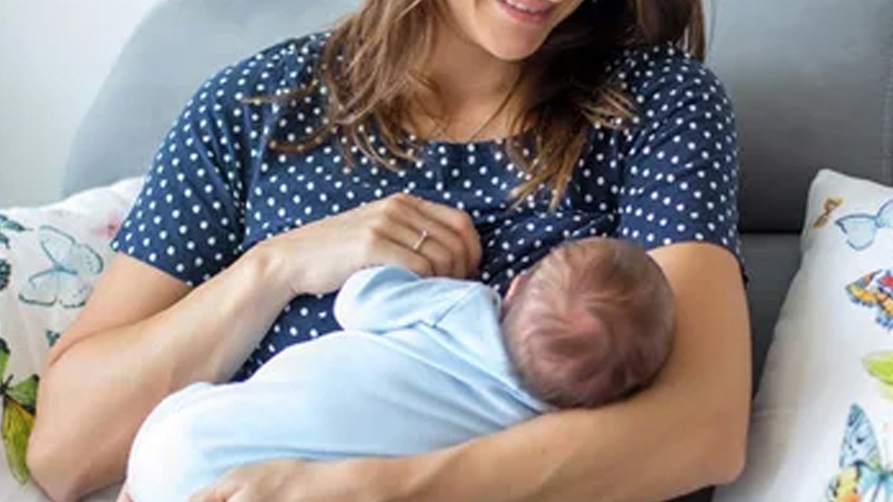 Uzmanı açıkladı: Öyle bir şey yok! Emzirme, annenin ruh sağlığını da koruyor