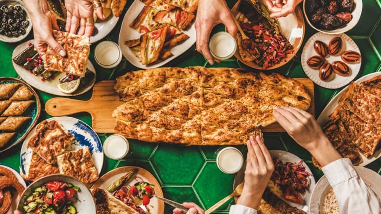 Uzmanı uyardı: İftarda yemek bekletmek tehlikeli!