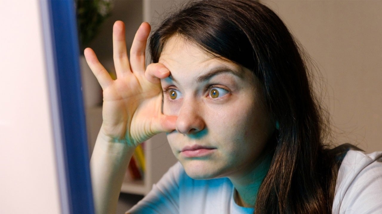 Uzmanı uyardı! Yakın mesafeden okuma sonrası baş ağrısına dikkat