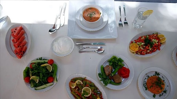 Uzmanından doğru beslenme uyarıları! Bayram günü bu hatayı yapmayın!