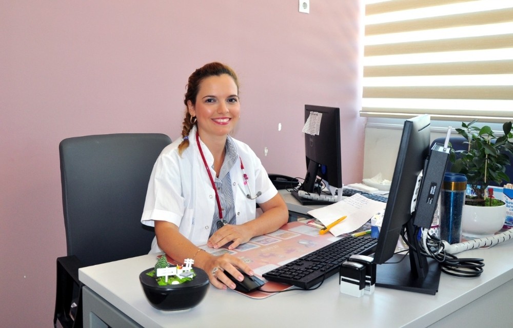 Uzmanından emziren annelere bol sıvı tüketin tavsiyesi 