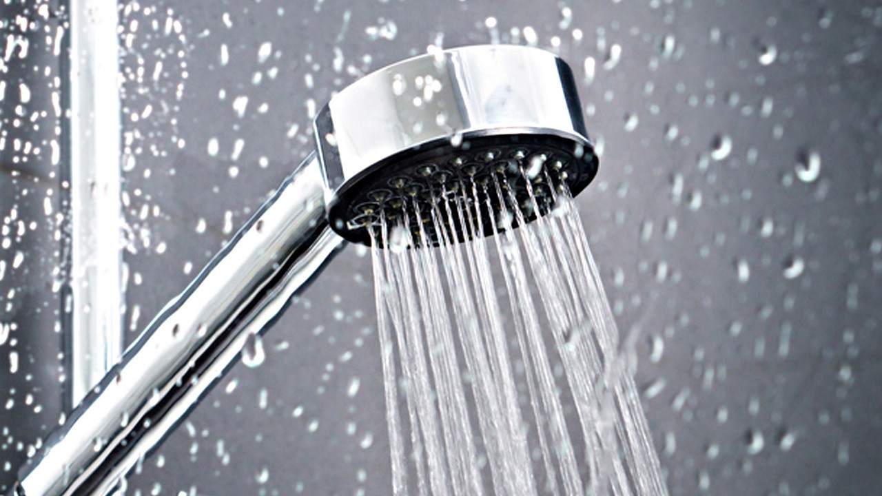 Uzmanından yaz ayları için kritik uyarı: Soğuk duş masum değil! Bunu sakın yapmayın!