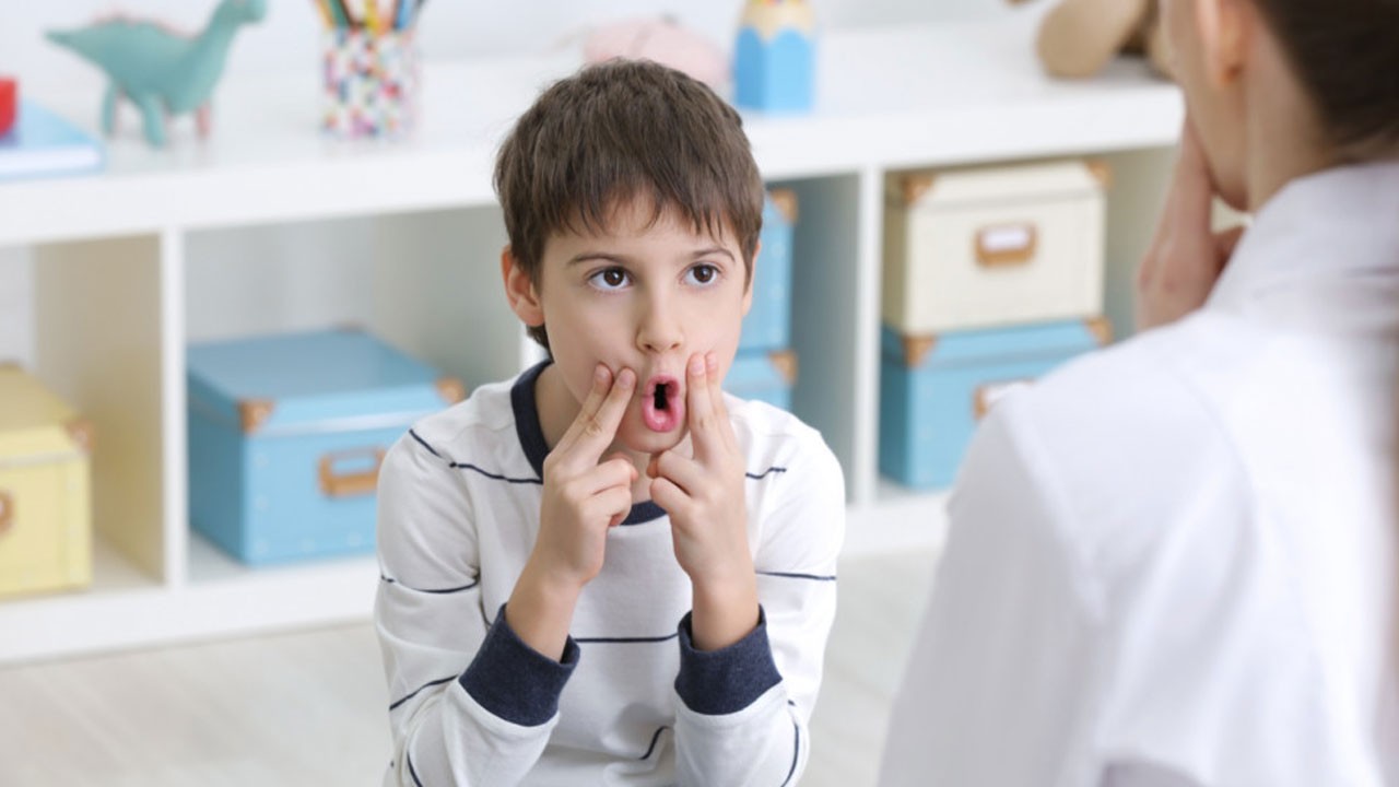 Uzmanından önemli uyarı! Konuşurken kelimeleri mi yutuyorsunuz?