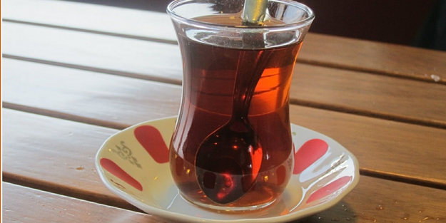 Uzmanlar bile inanamadı! Sıcak çay ile elinizi...