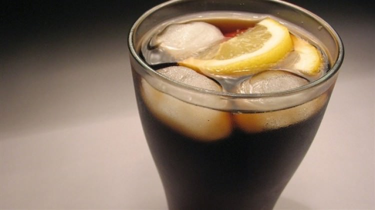 Uzmanlar gazlı içecek içenleri uyardı