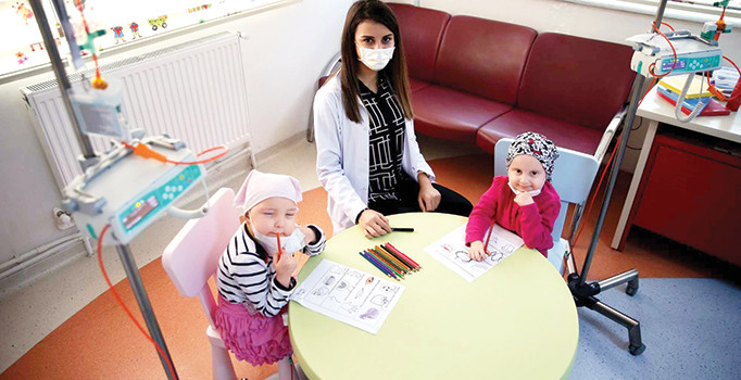 Uzmanlar, kadınlarda kanser vakalarının yükseldiğini belirtti